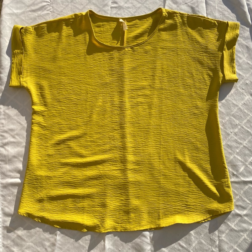 Entro Top Citron color - flowy material